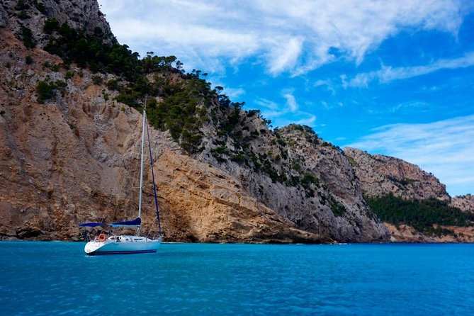 Half Day Sailing Excursion Along the Coast With Sunset - Onboard Amenities and Activities