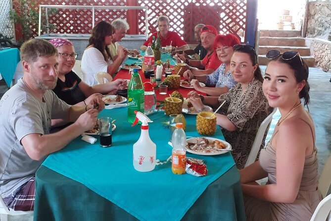 Half Day Tour to El Limón Waterfall With Lunch - Tour Details