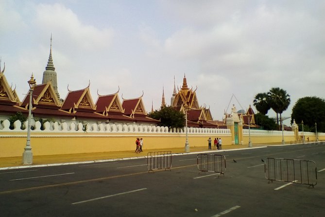 Half Day Tour to Royal Palace, Wat Phnom & Independent Monument - Reviews and Feedback