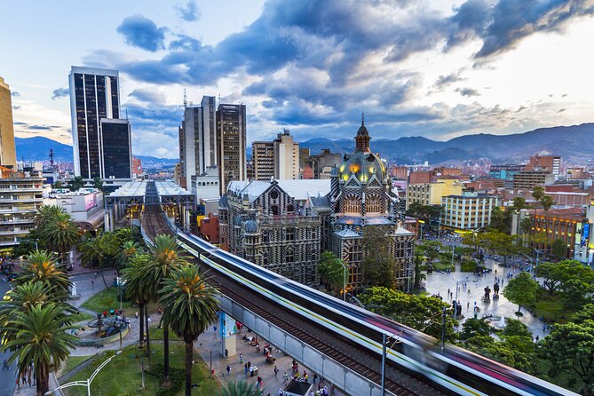 Half Day Transformation Tour and Comuna 13 in Medellin - Key Points