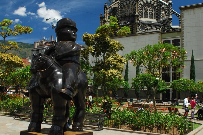 Half Day Transformation Tour and Comuna 13 in Medellin - Pickup and Meeting Details