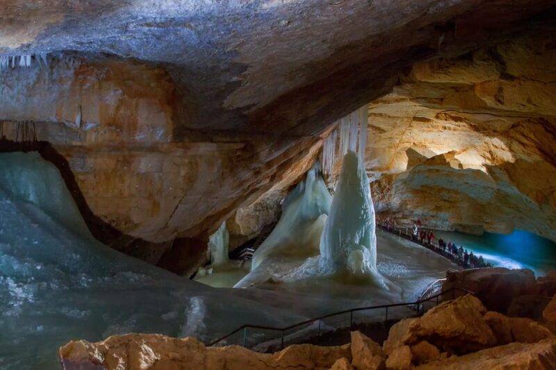 Hallstatt & Ice Cave & 5 Fingers Private Tour From Salzburg - Dachstein Giant Ice Cave