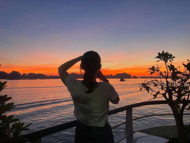 Halong Bay 1D- Sung Sot Cave- Titop Island- Kayaking & Lunch - Itinerary Highlights