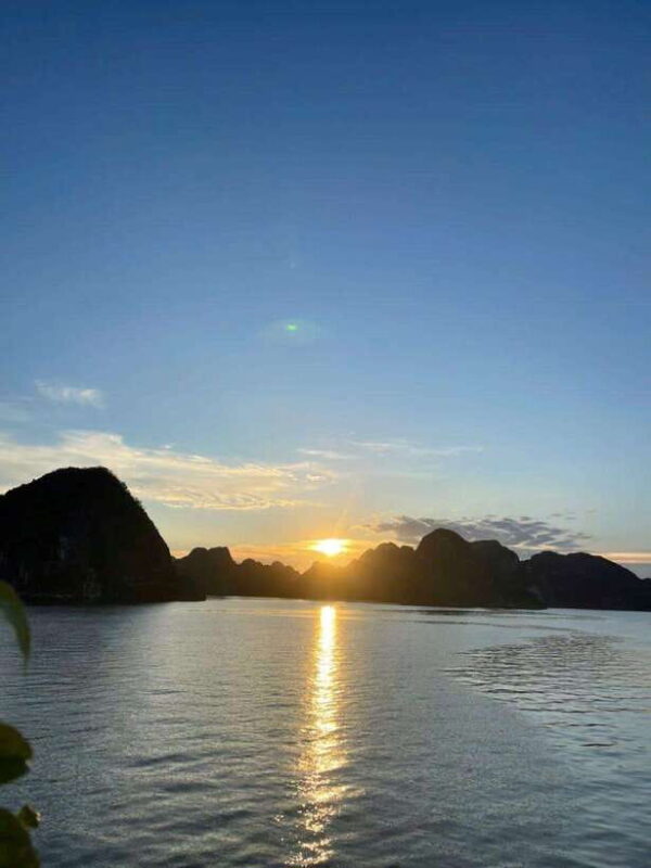 Halong Bay 1D- Sung Sot Cave- Titop Island- Kayaking & Lunch - Inclusions