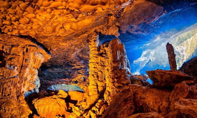 Halong Bay 1D- Sung Sot Cave- Titop Island- Kayaking & Lunch - Visiting Titop Island