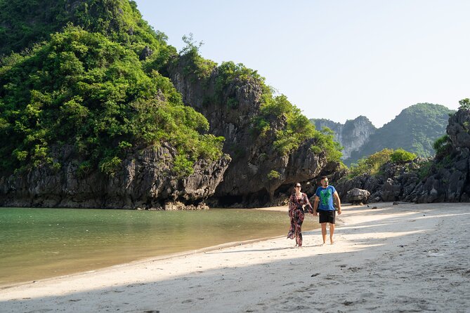Halong Bay 2-Day Deluxe Cruise Tour Including Kayaking and Cooking Demonstration - Kayaking and Caves