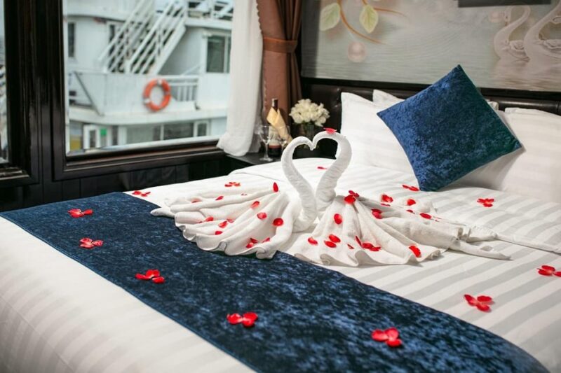 Halong Bay 3 Star Cruise 2 Day 1 Night - Cabin Accommodations and Amenities