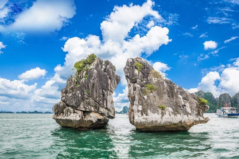 Halong Bay 4 Hours Cruise Trip: Thien Cung Cave & Kayaking - Included in the Tour