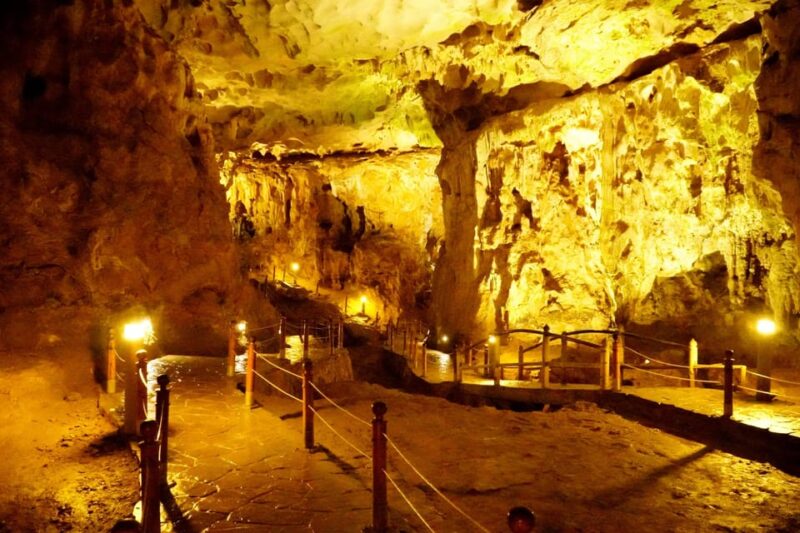 Halong Bay Cruise With Lunch - Visiting Heavenly Palace Cave