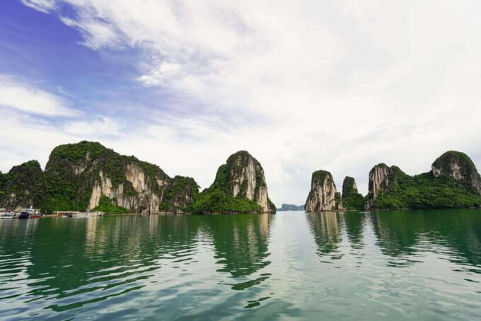 Halong Bay Cruise With Lunch - Accessibility and Customer Feedback