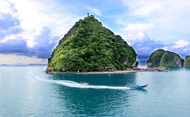 Halong Bay Day Tour (kayaking/swimming/hiking)- Standard - Convenient Pickup and Dropoff