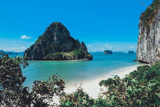 Halong Bay Day Trip 6-Hour Cruise Tour [Round-Trip Highway] With Lunch, Sea Kayak or Bamboo Boat (Row Boat) - Pickup Arrangements