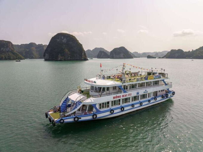 Halong Bay Day Trip With Deluxe Cruise - Exploring Halong Bays Natural Wonders
