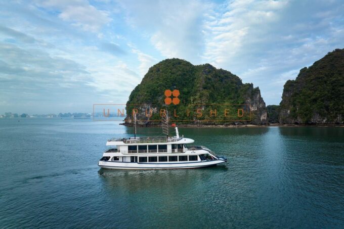 Halong Bay Delights: Deluxe Day Cruise With Kayaking & Lunch - Scenic Lunch Cruise