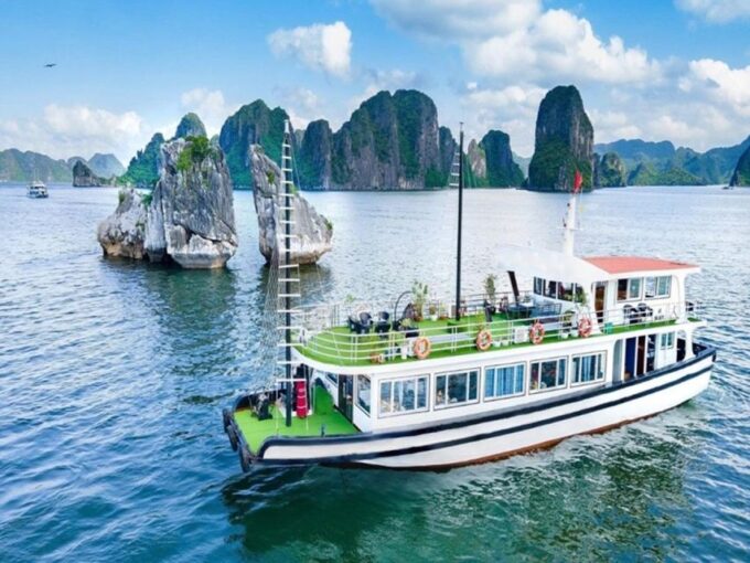 Halong Bay Full Day Tour 6 Hours Cruising Lunch, Kayaking - Lunch Arrangements