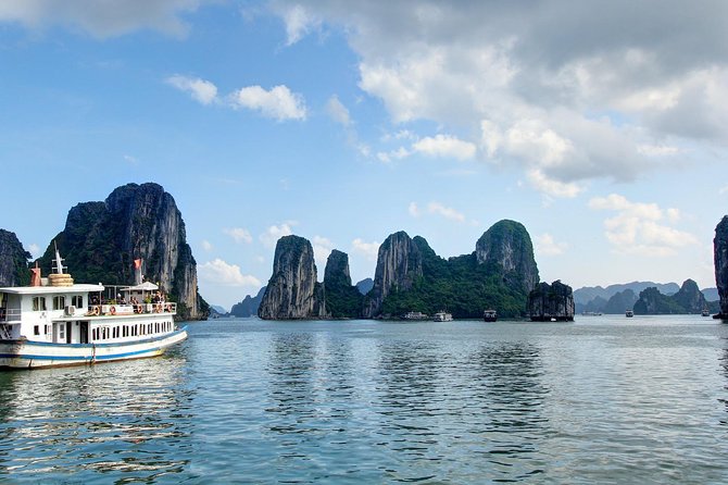 Halong Bay Full Day Tour With Kayaking and Seafood Lunch From Hanoi - Boat Cruise in Halong Bay