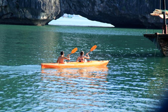 Halong Bay Full Day Trip From Hanoi: Visiting Thien Cung, Dau Go Cave & Kayaking - Exploring Thien Cung and Dau Go Caves