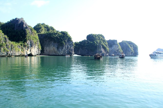 Halong Bay Full Day Trip From Hanoi: Visiting Thien Cung, Dau Go Cave & Kayaking - Onboard Lunch and Dining Experience