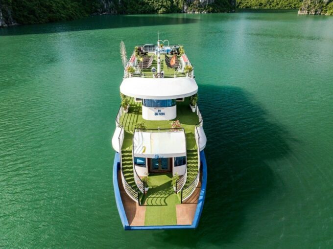 Halong Bay Luxury 5* Cruise With Kayaking & Lunch Buffet - Exploring Caves and Islands