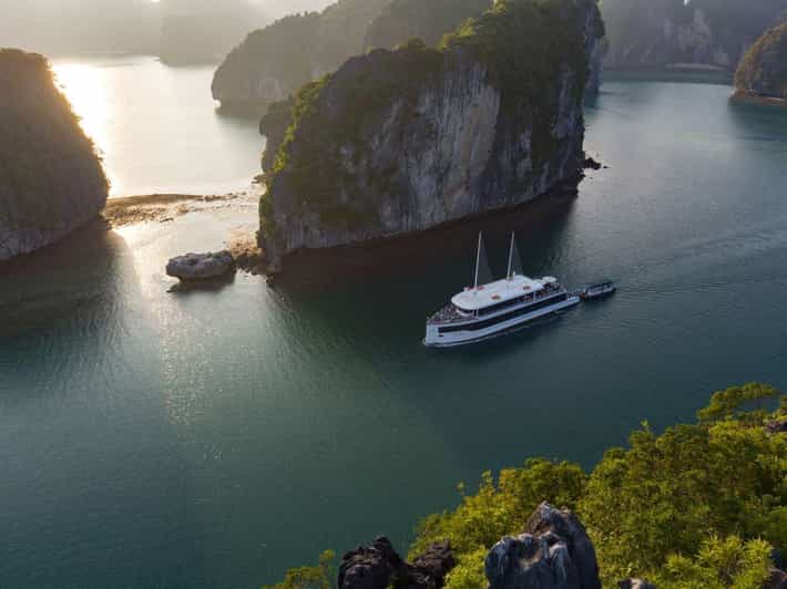 Halong Bay Luxury 5*Cruise/Kayaking, Buffet Lunch, Limousine - Key Points