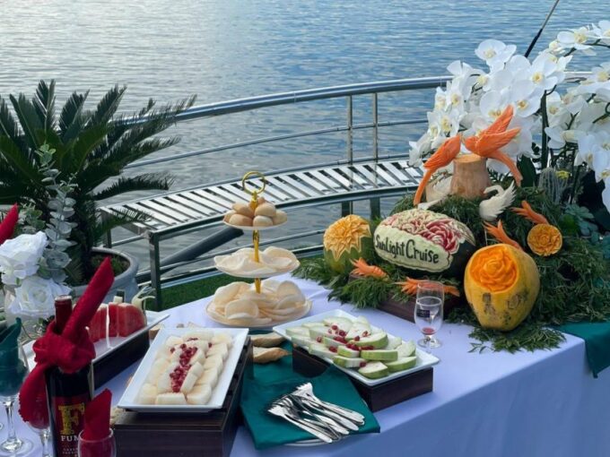 Halong Bay Luxury Day Tour Buffet Lunch,Small Group, Kayak - Visit to Ti Top Island