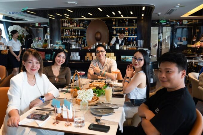 Halong City Voyage on Yacht: Luxury Day Trip From Hanoi - Lunch and Return to Hanoi