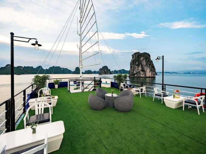 Halong Day Cruise Highlights With Big & Small Group Tours - Selecting the Right Cruise Option