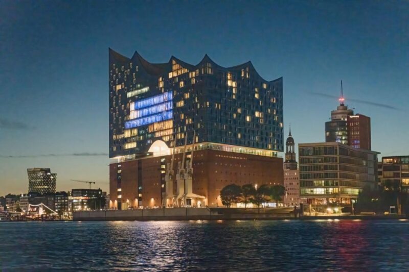 Hamburg: 1.5-Hour Evening Lights Harbour Cruise on a Ship - Meeting Point and Directions