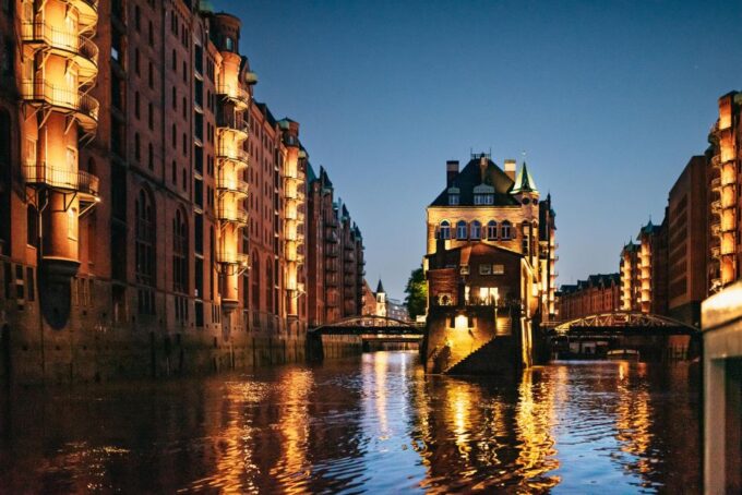 Hamburg: 1.5-Hour Grand Harbor Evening Lights Cruise - Recommended Attire and Accessibility