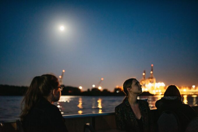 Hamburg: 1.5-Hour Grand Harbor Evening Lights Cruise - Exclusive Disembarkment at Elbphilharmonie