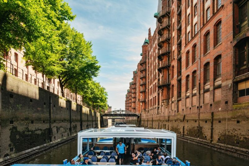 Hamburg: 1.5-Hour Harbor and Speicherstadt Day Cruise - Live Commentary and Languages