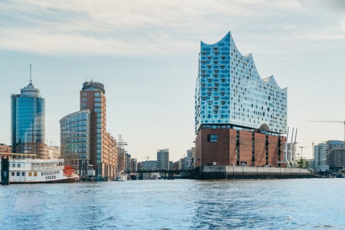 Hamburg: 1.5-Hour Harbor and Speicherstadt Day Cruise - Logistical Details