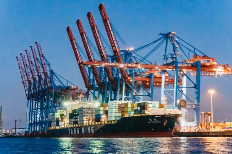 Hamburg: 1.5h Grand Harbor Evening Lights Cruise - Inclusions and Amenities