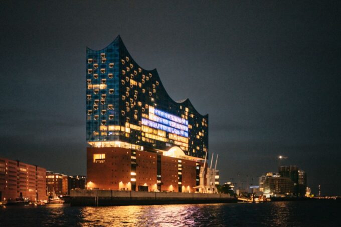 Hamburg: 1-Hour Harbor Evening Lights Cruise - Meeting Point