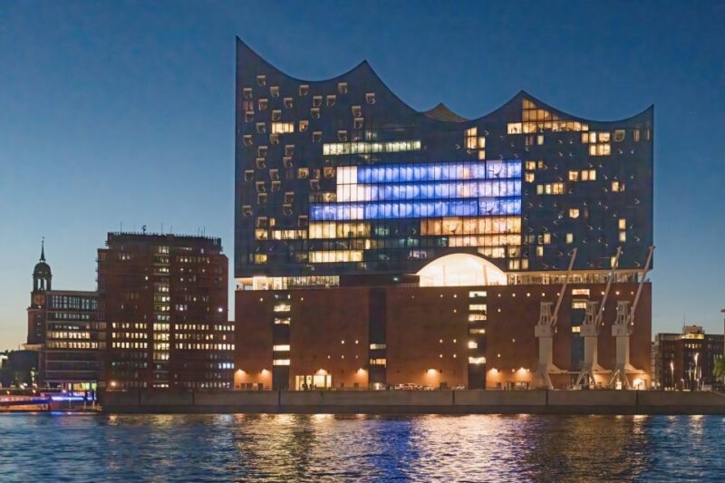 Hamburg: 1h Harbor Boat Tour With Live Commentary - Highlights