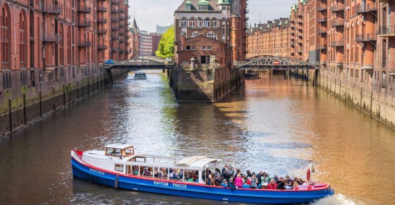 Hamburg: 1h Harbor Boat Tour With Live Commentary - Itinerary