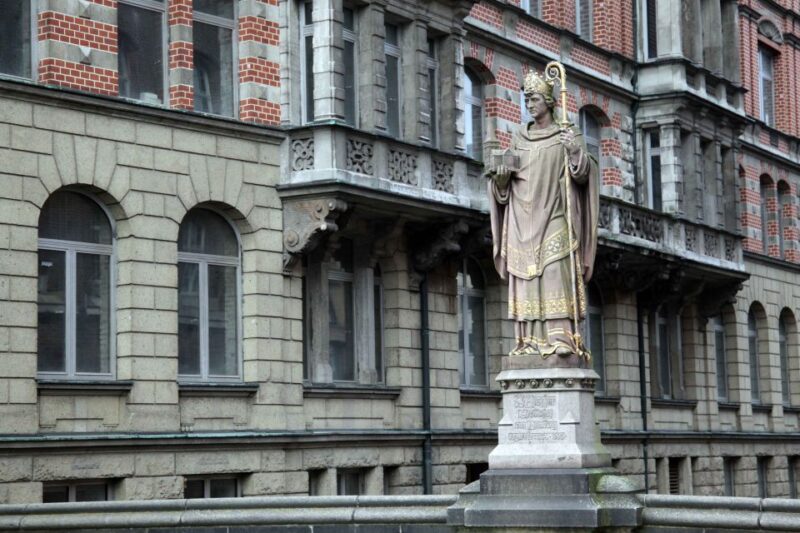 Hamburg: 2.5-Hour Private Historical Walking Tour - Tour Highlights