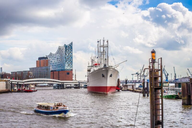 Hamburg: 2-Hour Harbor Boat Tour XXL With Live Commentary - Key Points