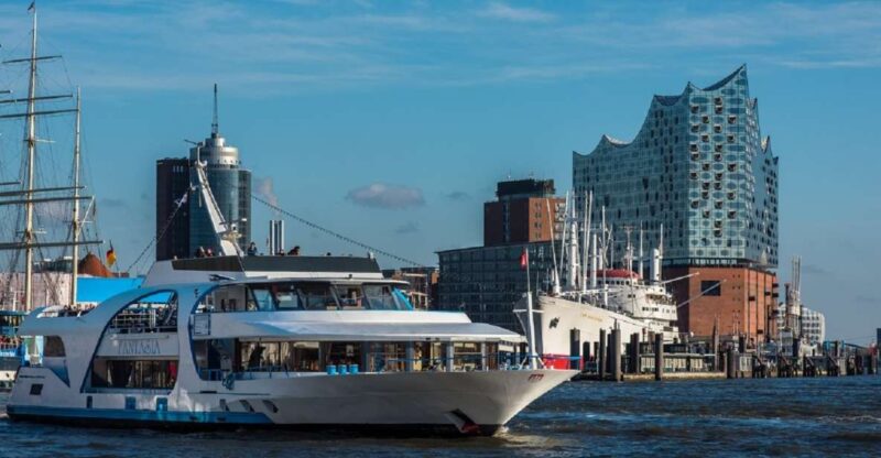 Hamburg: 2-Hour Sightseeing Cruise to Blankenese - Language and Accessibility Options