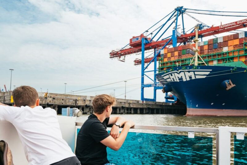 Hamburg: 2-Hour XXL Port of Hamburg Cruise Tour - Tour Guide and Audio Guide