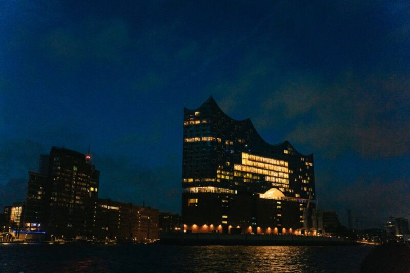 Hamburg: 90-Minute Evening Lights Harbor Cruise - Highlights