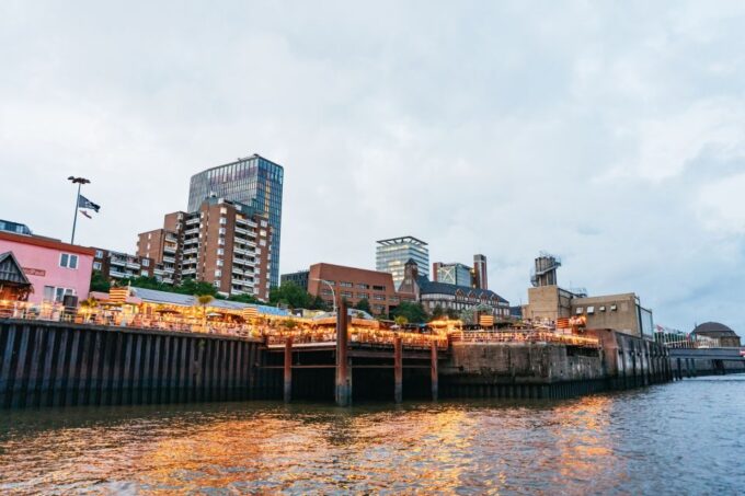 Hamburg: 90-Minute Evening Lights Harbor Cruise - Evening Barge Cruise Experience