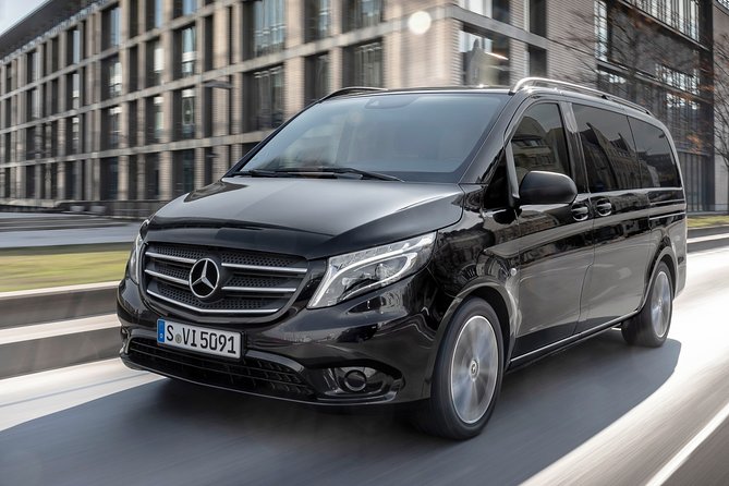 Hamburg Airport Transfers : Hamburg to Hamburg Airport XFW in Luxury Van - Service Overview