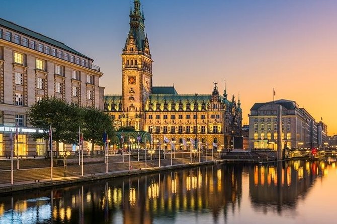 Hamburg Airport Transfers : Hamburg to Hamburg Airport XFW in Luxury Van - Availability and Schedule