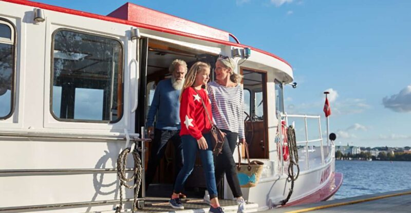 Hamburg: Alster River Hop on Hop Off Cruise - Key Points