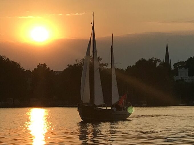 Hamburg: Alster River Sailboat Cruise With Sundowner - Additional Information and Tips