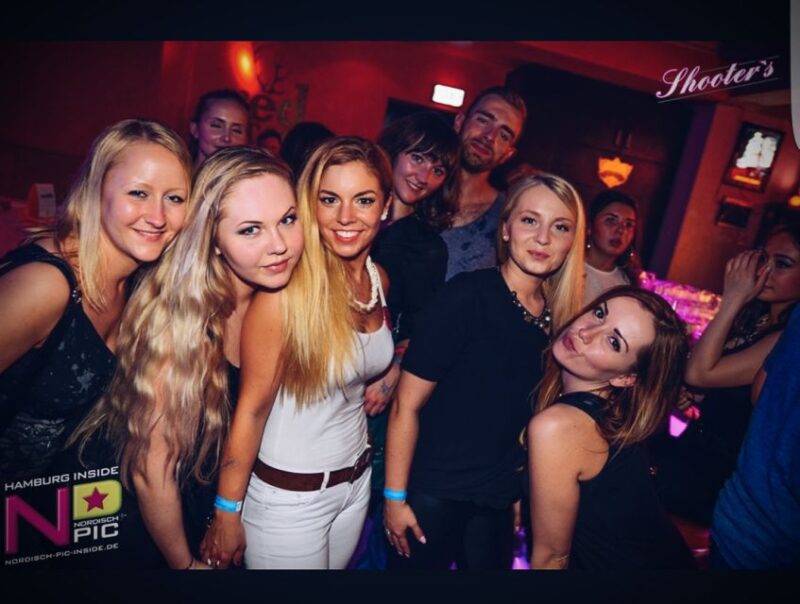 Hamburg: Bachelor(Ette) Premium Party With Pub Crawl - Vibrant Nightlife Experience