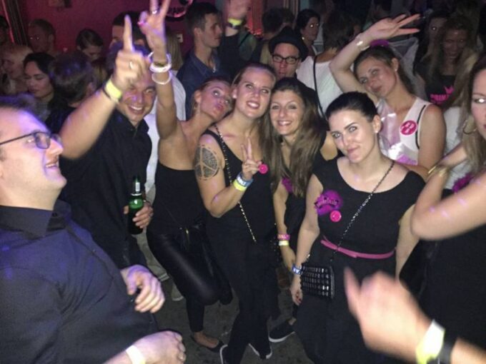 Hamburg: Bachelor(Ette) Premium Party With Pub Crawl - Frequently Asked Questions