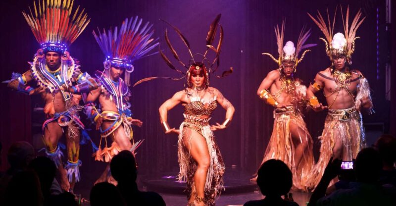 Hamburg: Christmas Show at Pulverfass Cabaret - Performance Highlights