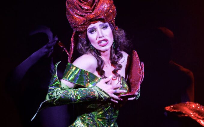 Hamburg: Christmas Show at Pulverfass Cabaret - Availability and Demand